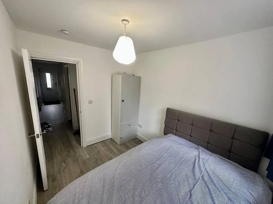 2 Bedroom House,Brownhillrd Se6 London 0*,  United Kingdom