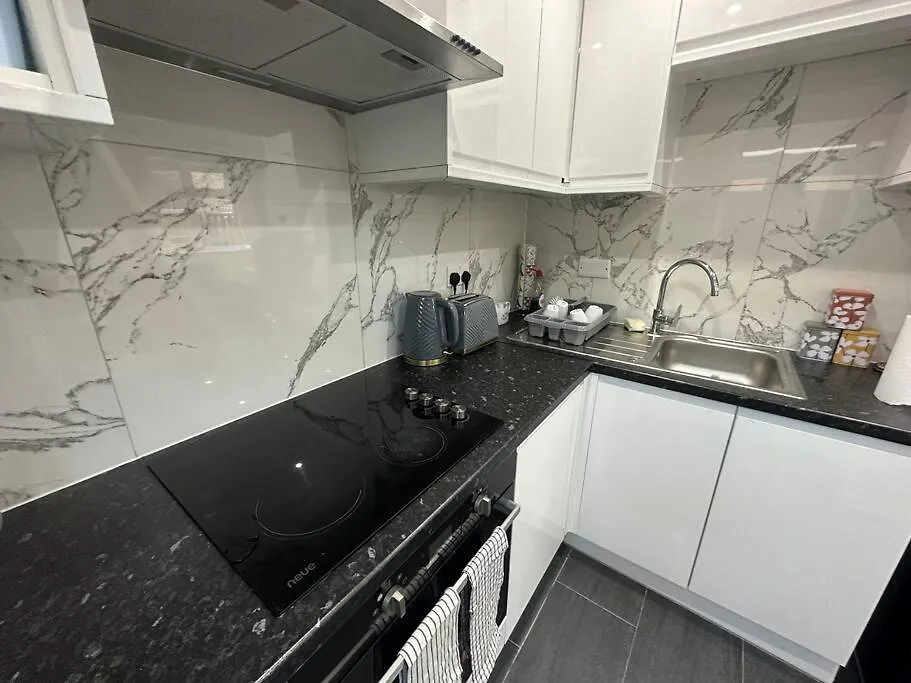 2 Bedroom House,Brownhillrd Se6 London