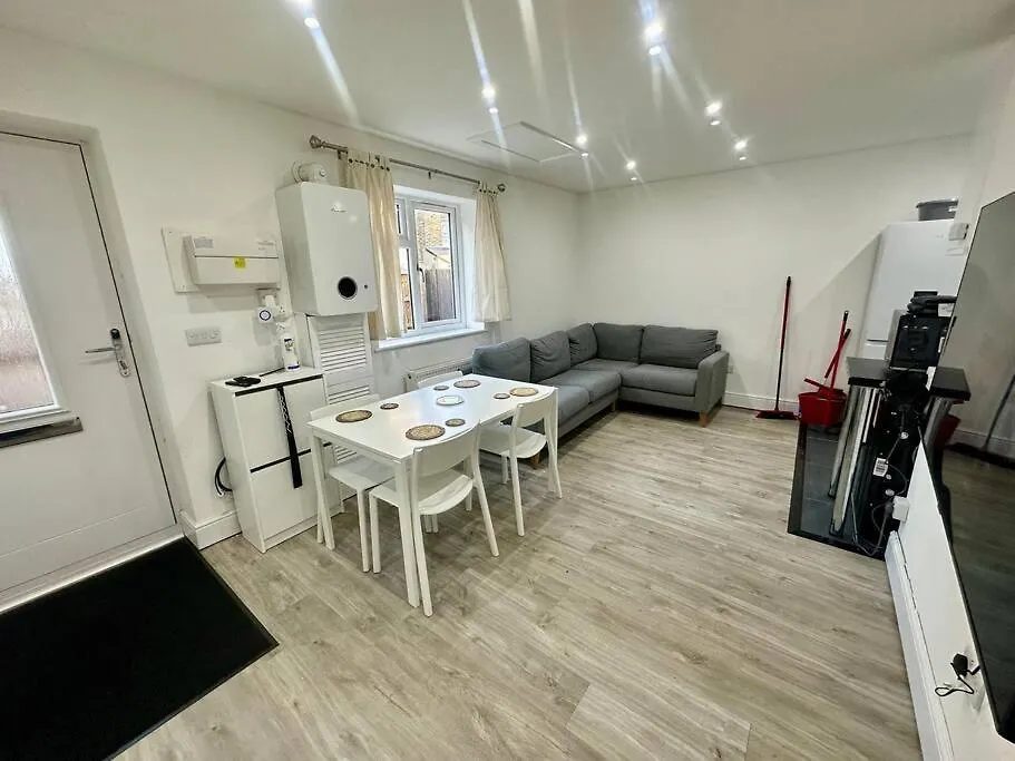 2 Bedroom House,Brownhillrd Se6 London 0*,