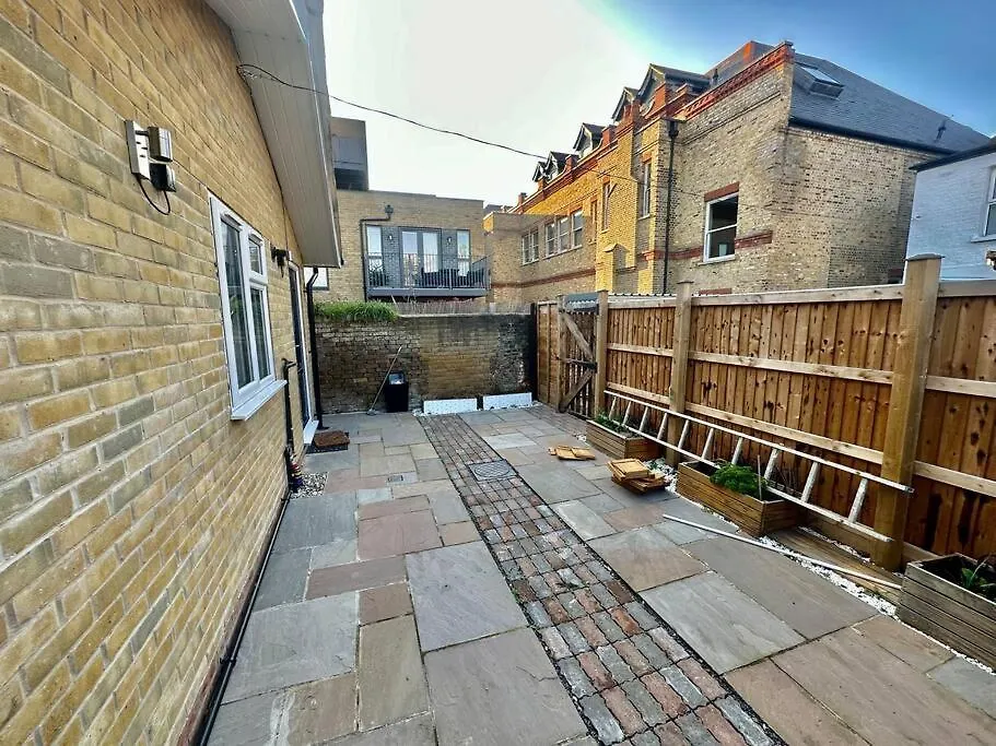 2 Bedroom House,Brownhillrd Se6 London United Kingdom