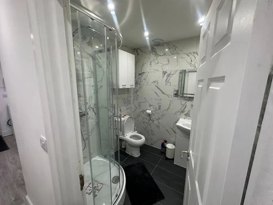 2 Bedroom House,Brownhillrd Se6 London